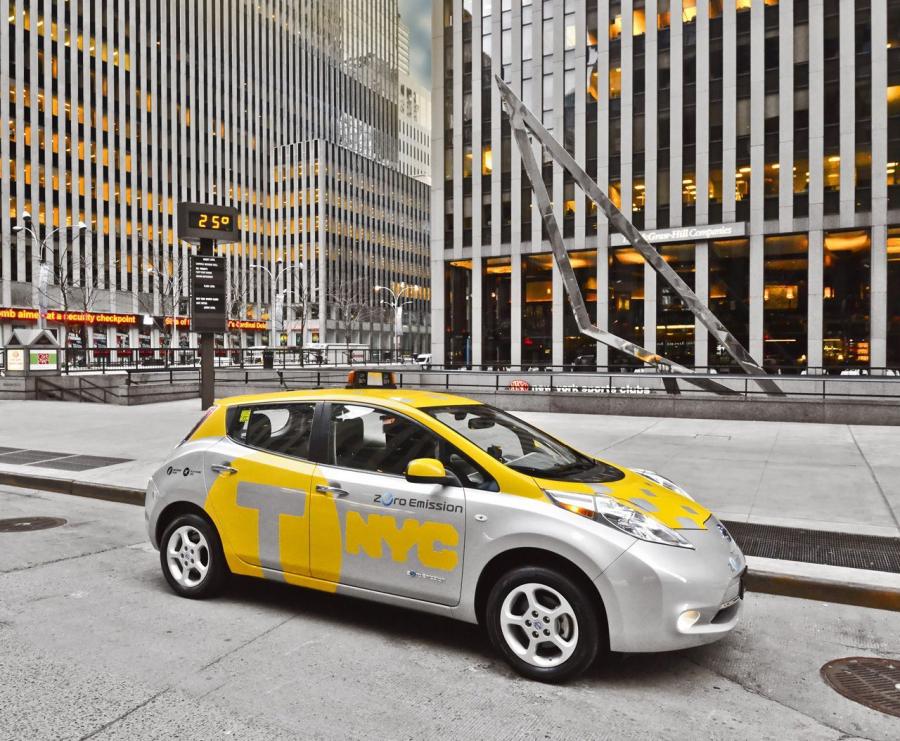  Nissan Leaf NYC taxi 2013 года  (фото 20 из 24)